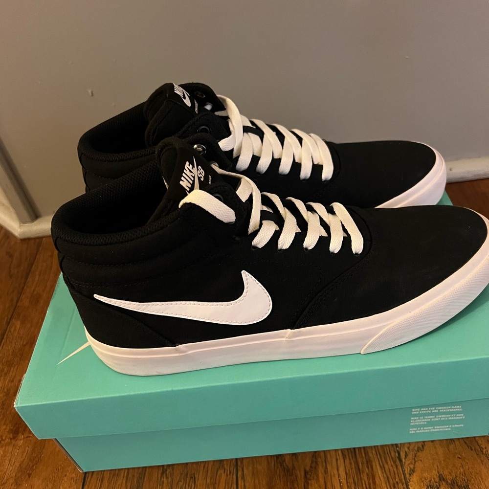 NWB Nike SB Charge Mid Black and White High-Top Sneakers